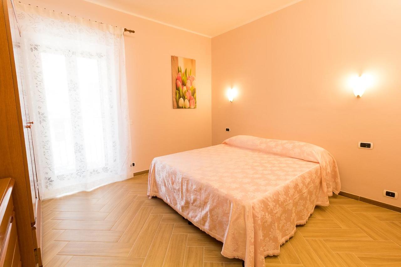 Casa Nel Cortile Apartment เชฟาลู ภายนอก รูปภาพ