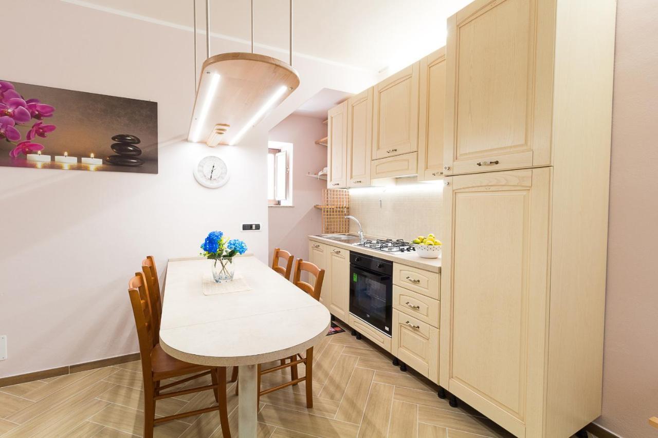 Casa Nel Cortile Apartment เชฟาลู ภายนอก รูปภาพ