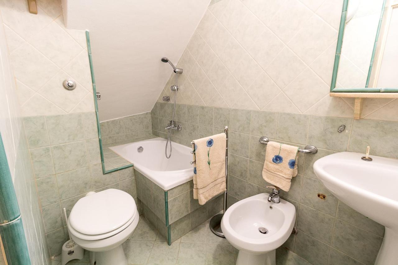 Casa Nel Cortile Apartment เชฟาลู ภายนอก รูปภาพ