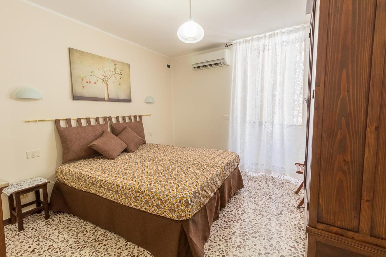 Casa Nel Cortile Apartment เชฟาลู ภายนอก รูปภาพ