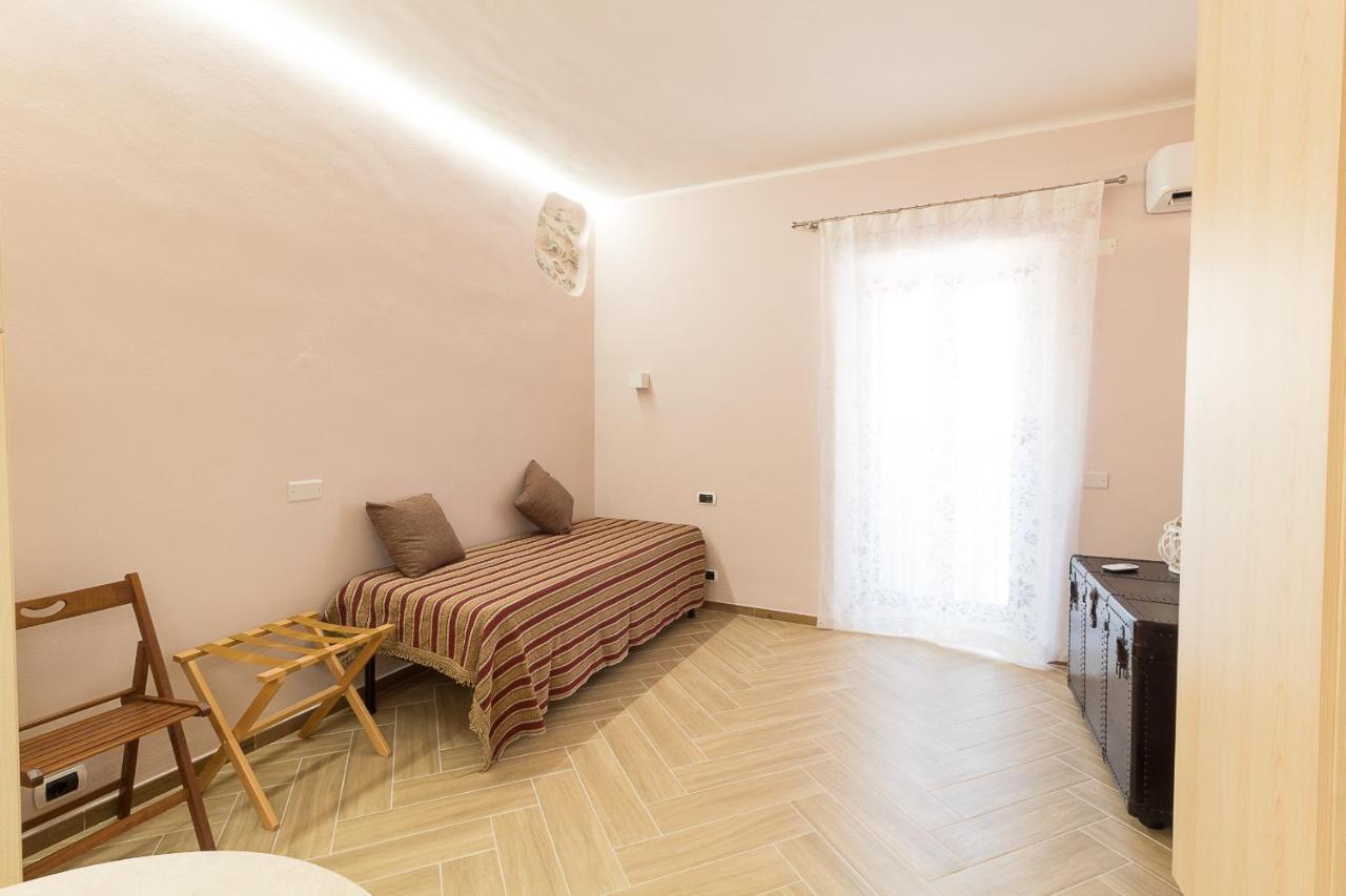 Casa Nel Cortile Apartment เชฟาลู ภายนอก รูปภาพ